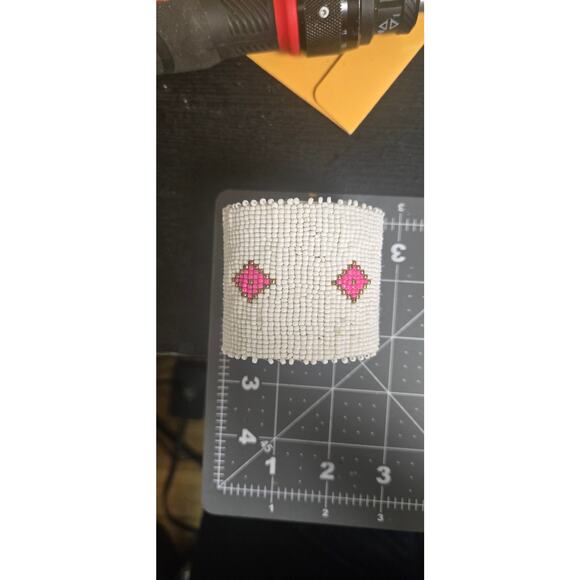 Laura Park white and pink beaded bangle NWT - Picture 8 of 9